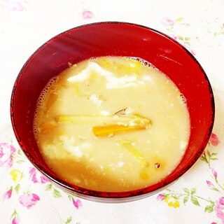 胡桃入り♪じゃがいもと人参のかきたまお味噌汁